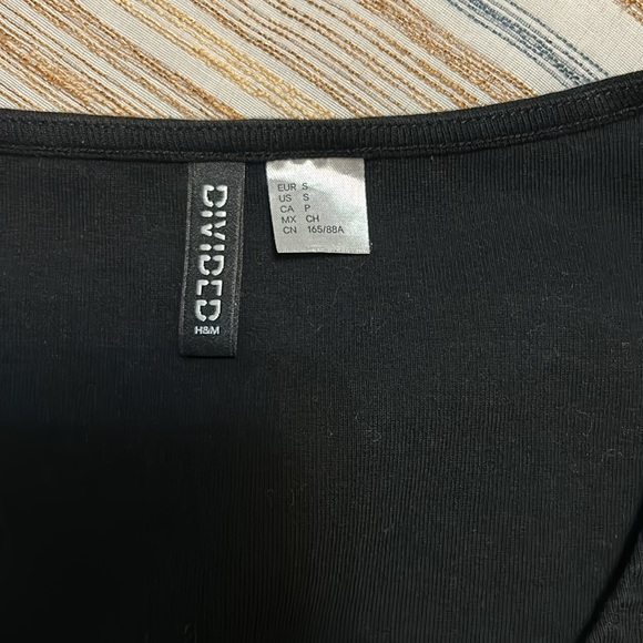 H&M Divided Crop Top - Picture 3 of 3